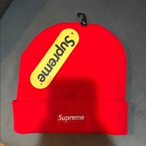 Supreme beanie red